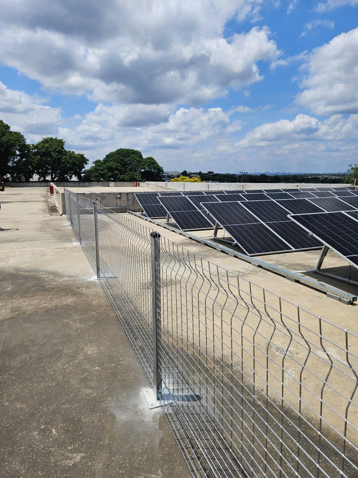 Rooftop solar plant enclosure